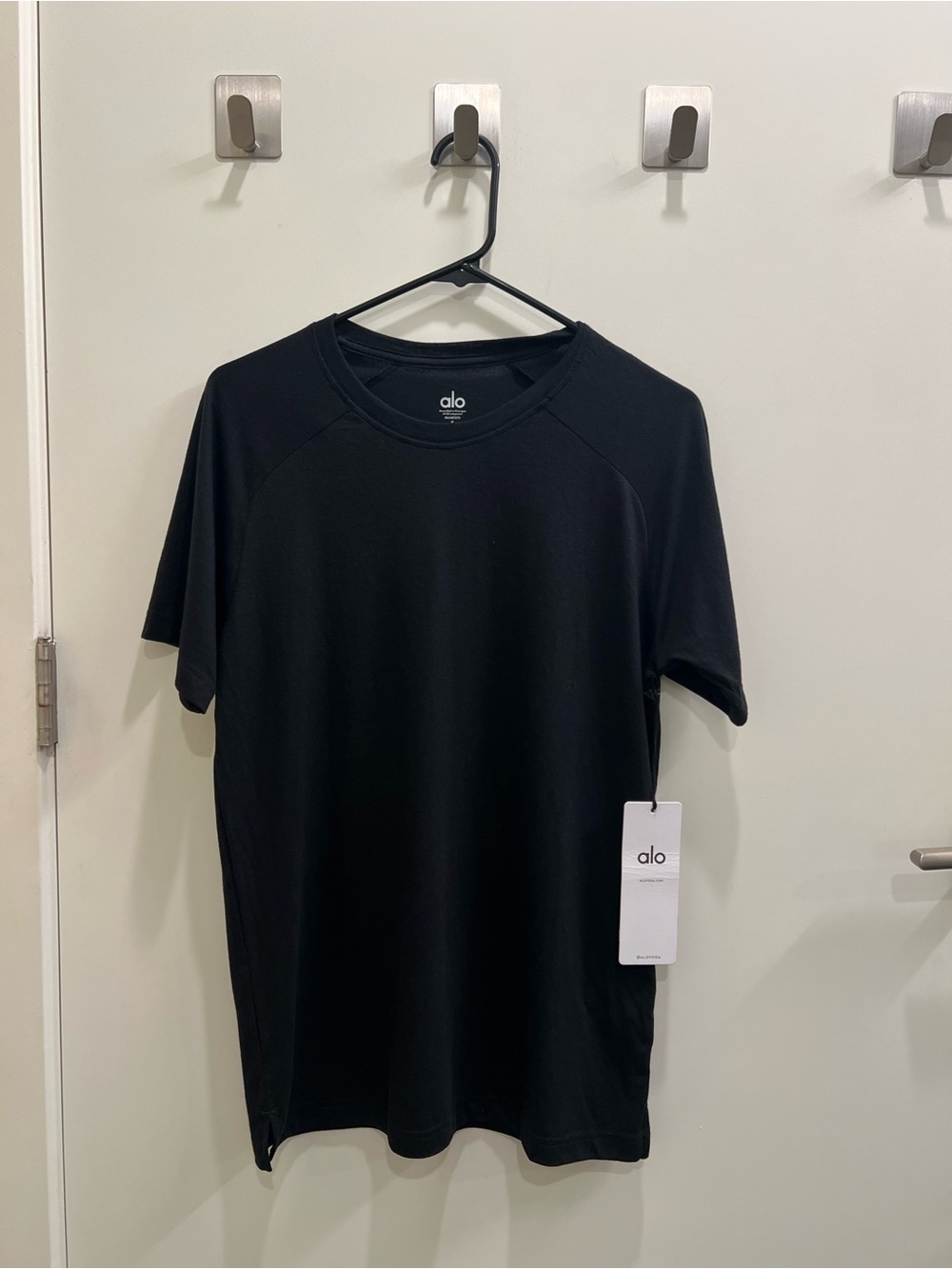 Alo Yoga Triumph Tee - Black Small